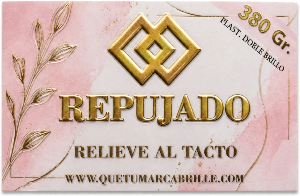 Tarjeta personal con repujado en relieve y acabado premium